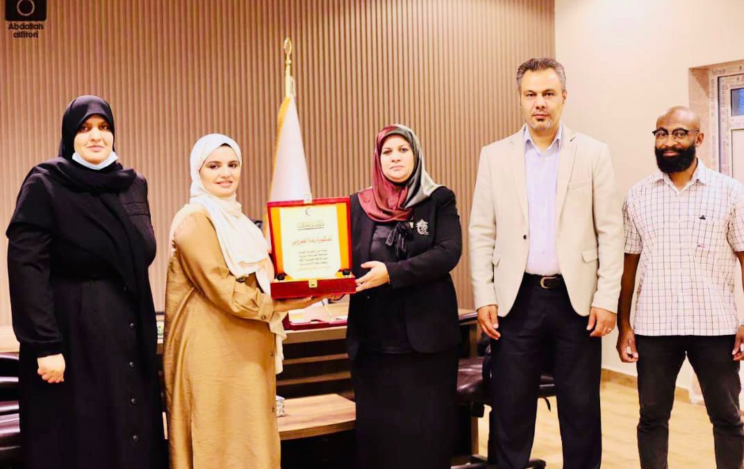 نقابة الصحة تكرم عميد كلية الصحة العامة