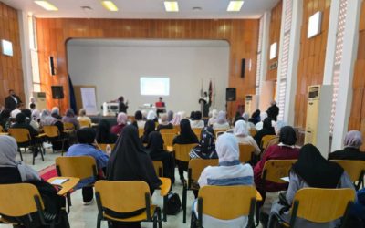 كلية التمريض – جامعة بنغازي تنظم ندوة علمية حول التواصل الفعّال وحل النزاعات في فرق التمريض