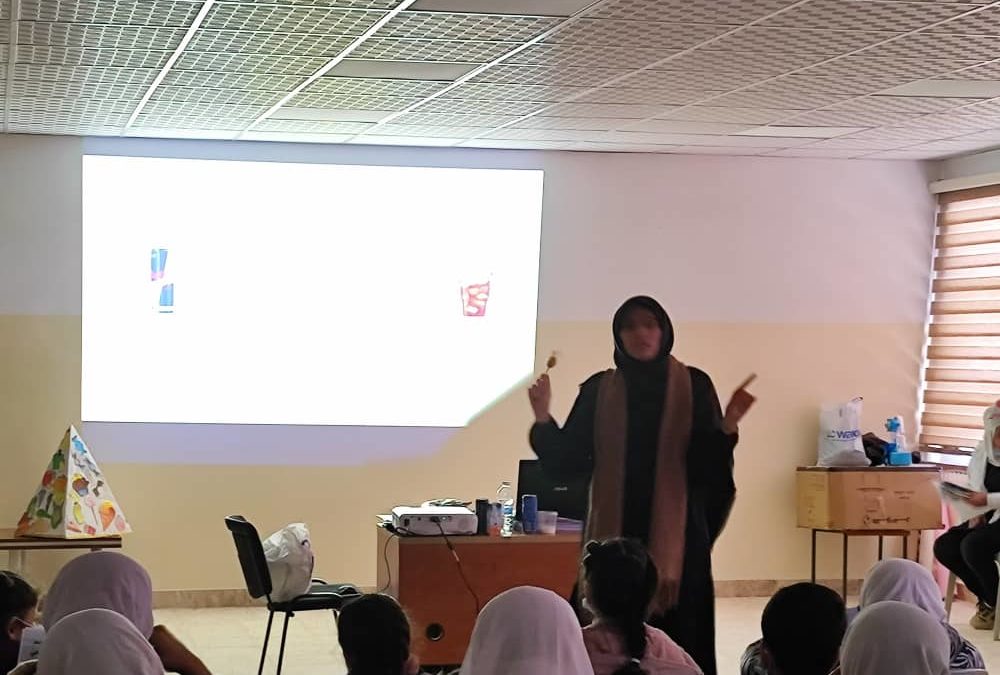 كلية الصحة العامة تواصل حملتها التوعوية داخل المدارس للأسبوع الثاني على التوالي